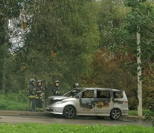 У Долгих прудов сгорела Mazda
