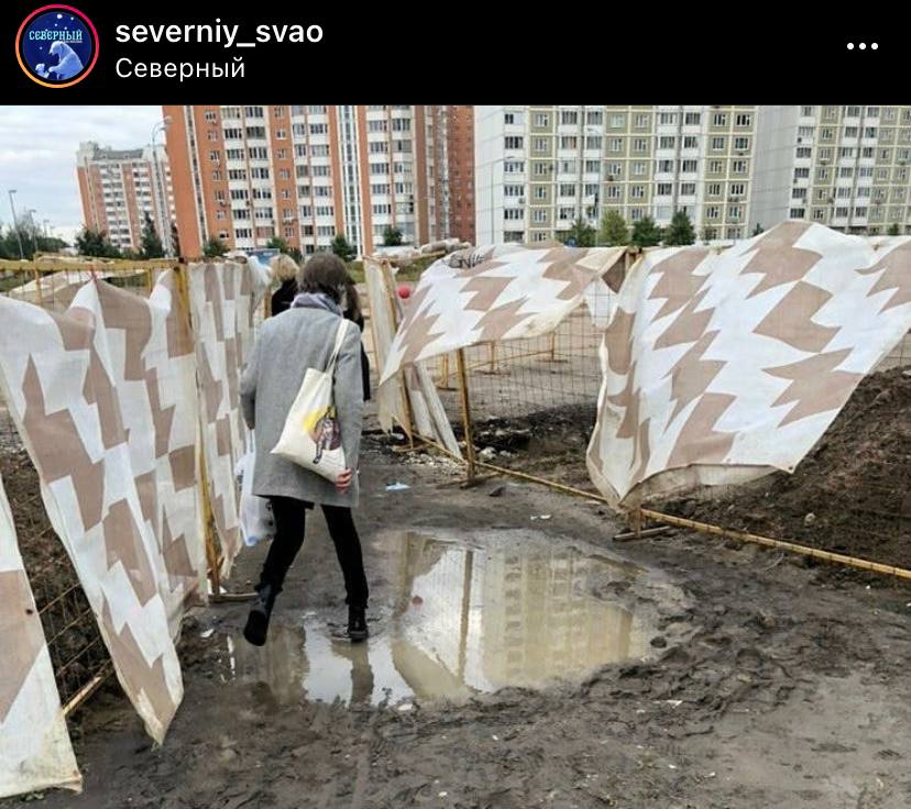 Возле остановки на Челобитьевском шоссе появилась асфальтированная дорожка