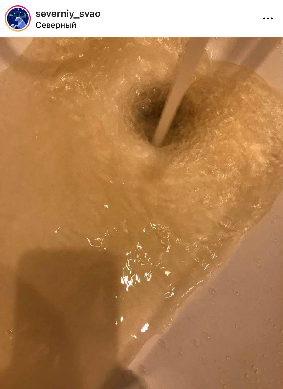 В доме на Челобитьевском из кранов течет ржавая вода – жильцы