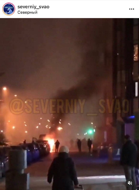 У дома на Дмитровском сгорел автомобиль