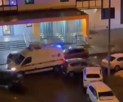 Во «двор без машин» на Дмитровском не смогла заехать скорая